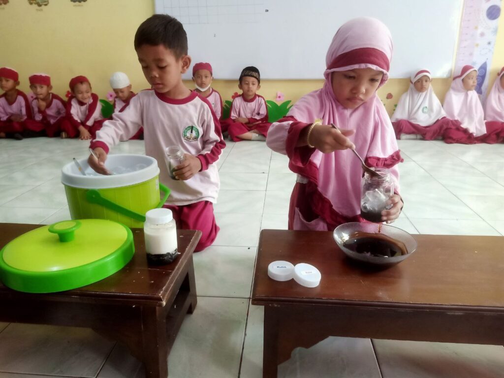 Kegiatan Cooking Class Membuat Brown Sugar Jelly Milk - PG & TK Plus Imam Muslim