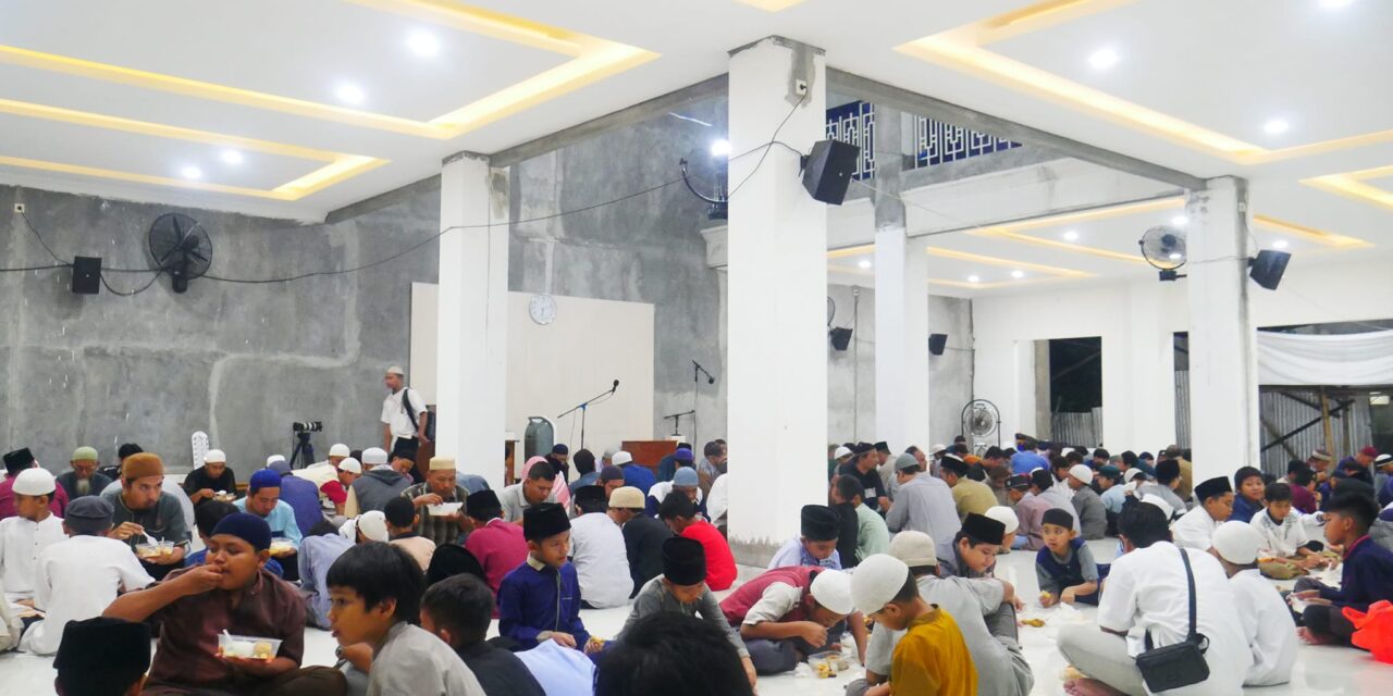 Suasana Buka Puasa Bersama di Masjid Imam Muslim Al Atsary Kota Kediri 1445 H